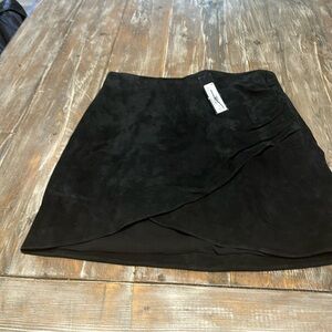 NEW WITH TAGS MINI SKIRT BY OLICE + OLIVIA BY STACEY BENDER SIZE 6